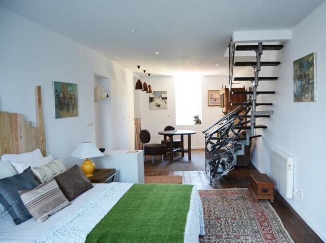 48 Urban Suites Dun-le-Palestel Chambre photo
