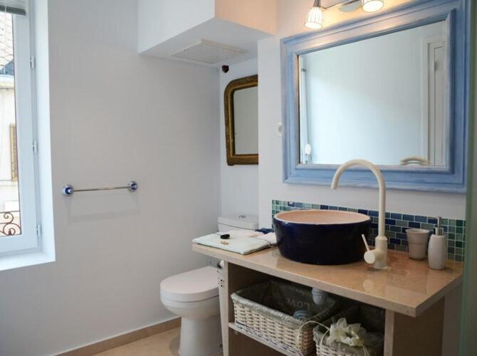 48 Urban Suites Dun-le-Palestel Chambre photo