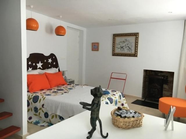 48 Urban Suites Dun-le-Palestel Chambre photo