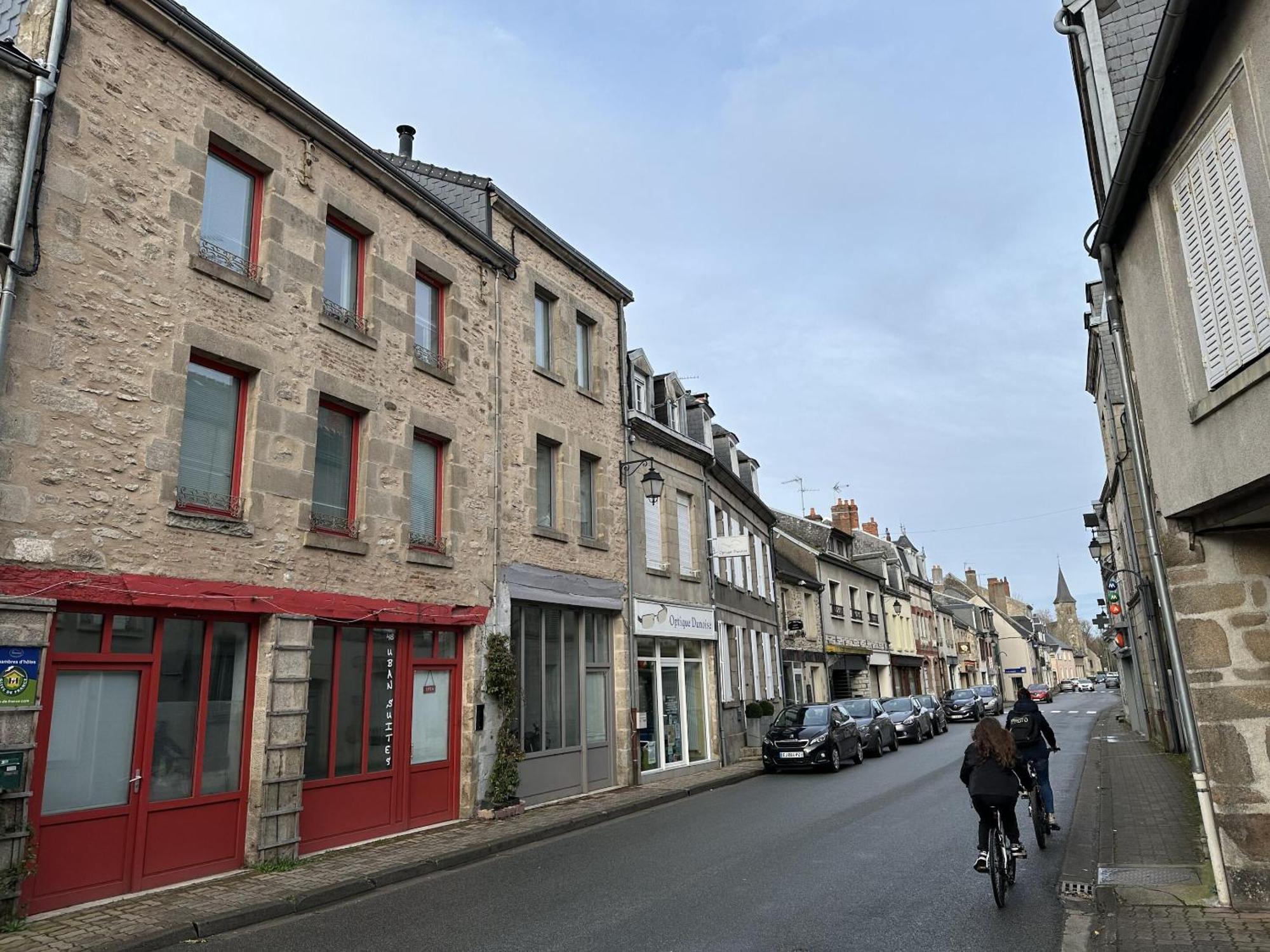 48 Urban Suites Dun-le-Palestel Extérieur photo